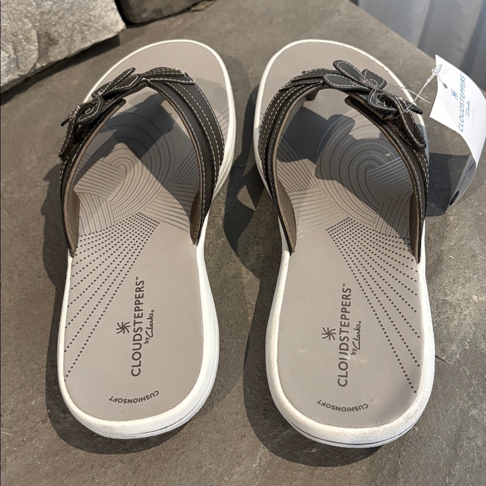 Clarks Cloudsteppers Cushion soft,shock absorbing,lightweight,grippy sandals - Picture 3 of 10